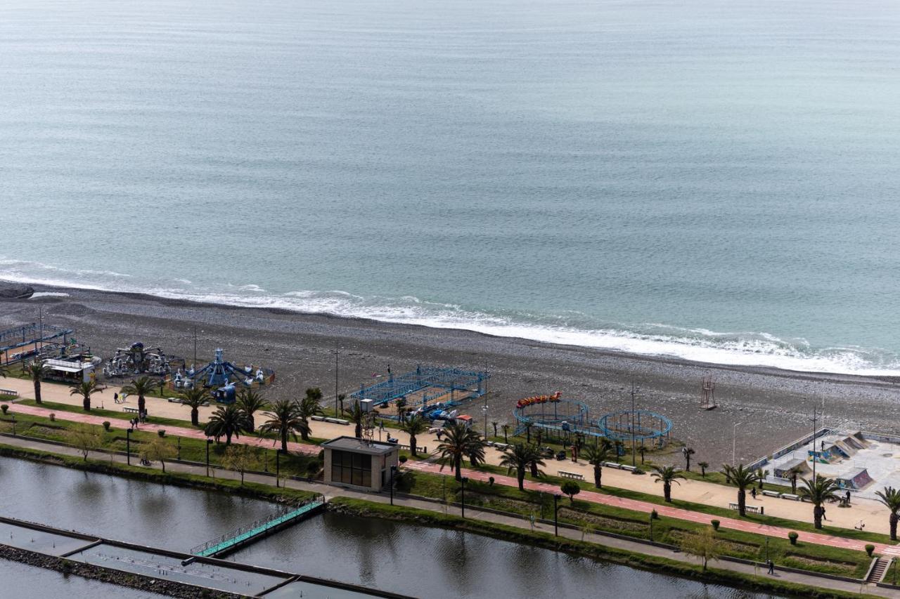 Sea Breeze In Batumi Apartment Luaran gambar
