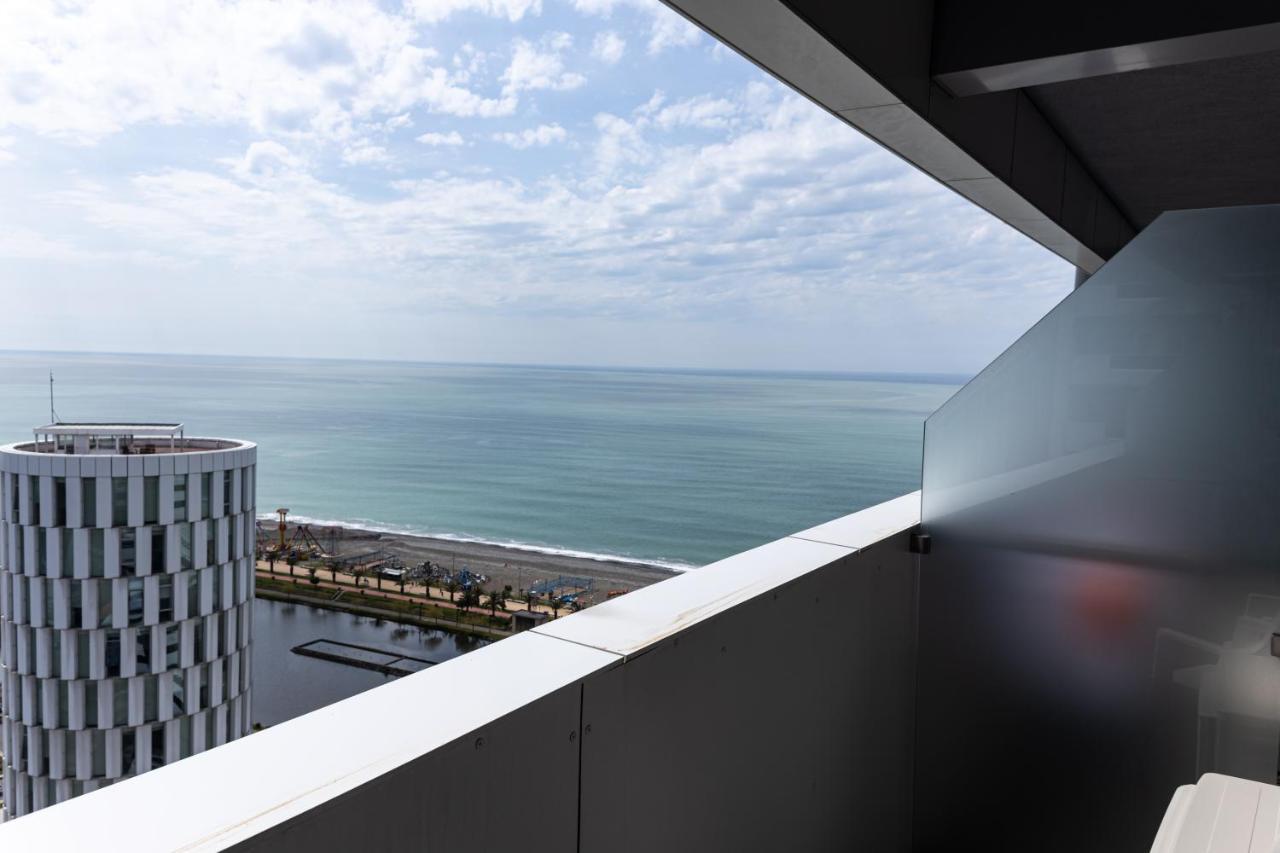 Sea Breeze In Batumi Apartment Luaran gambar